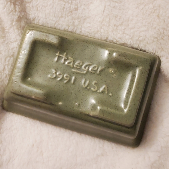 Vintage Haeger Speckled Olive Green Planter, #3991 - Picture 3 of 11